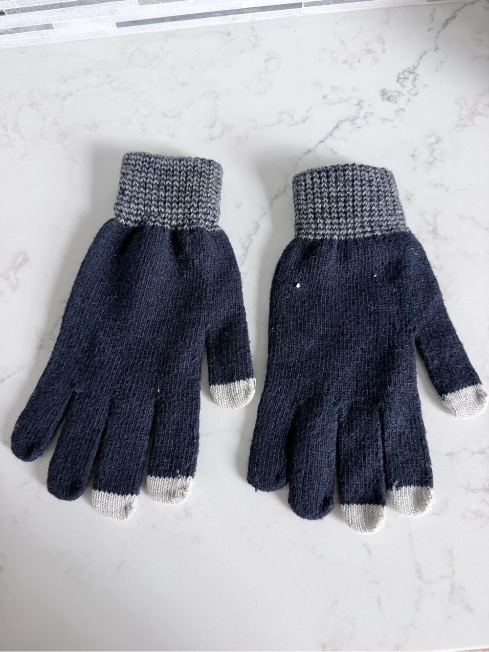 Touchscreen Knit Gloves - Navy with Light Gray Tips